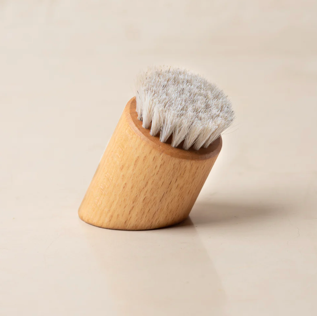 Face Brush Standing