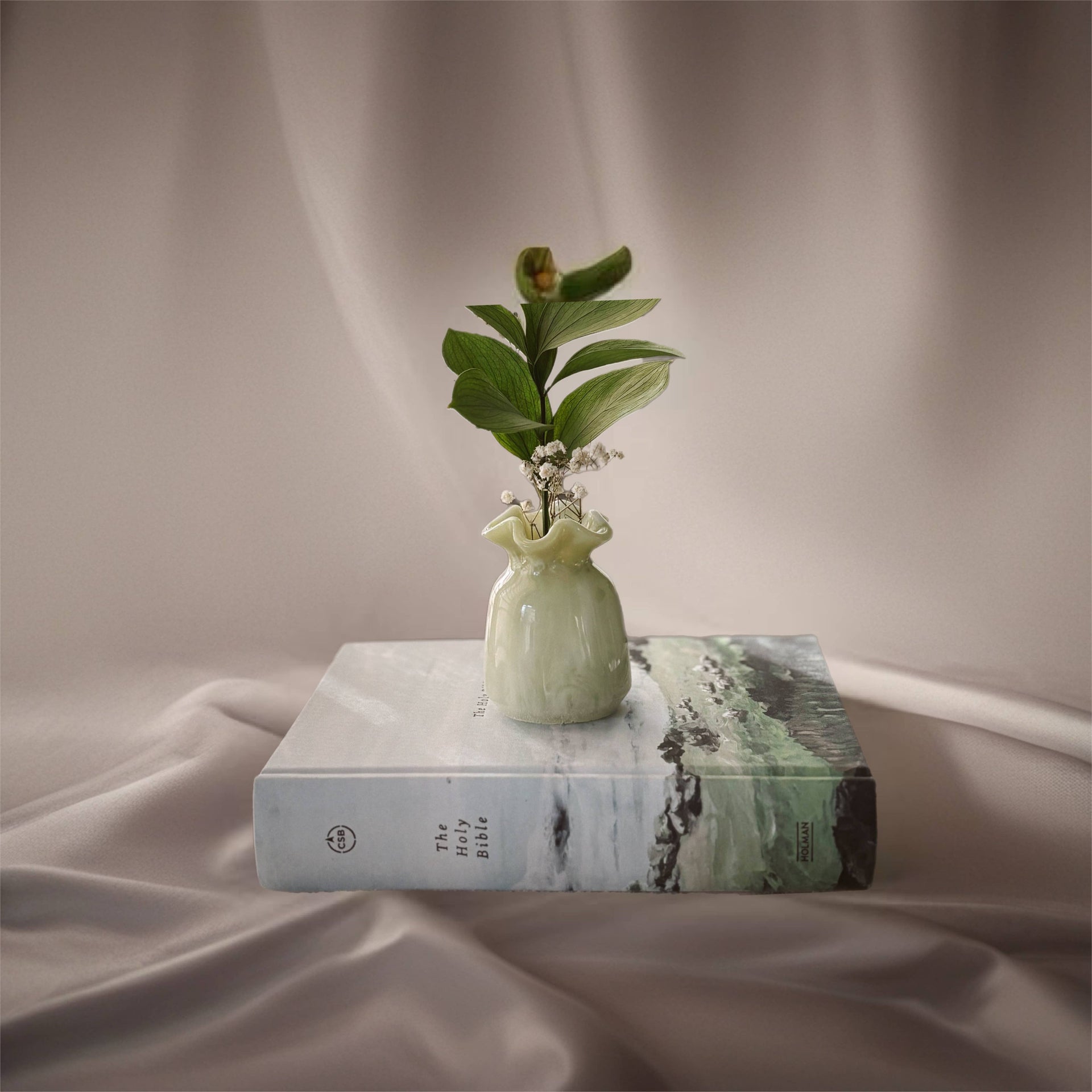 The Zara Handmade Resin Stem Vase