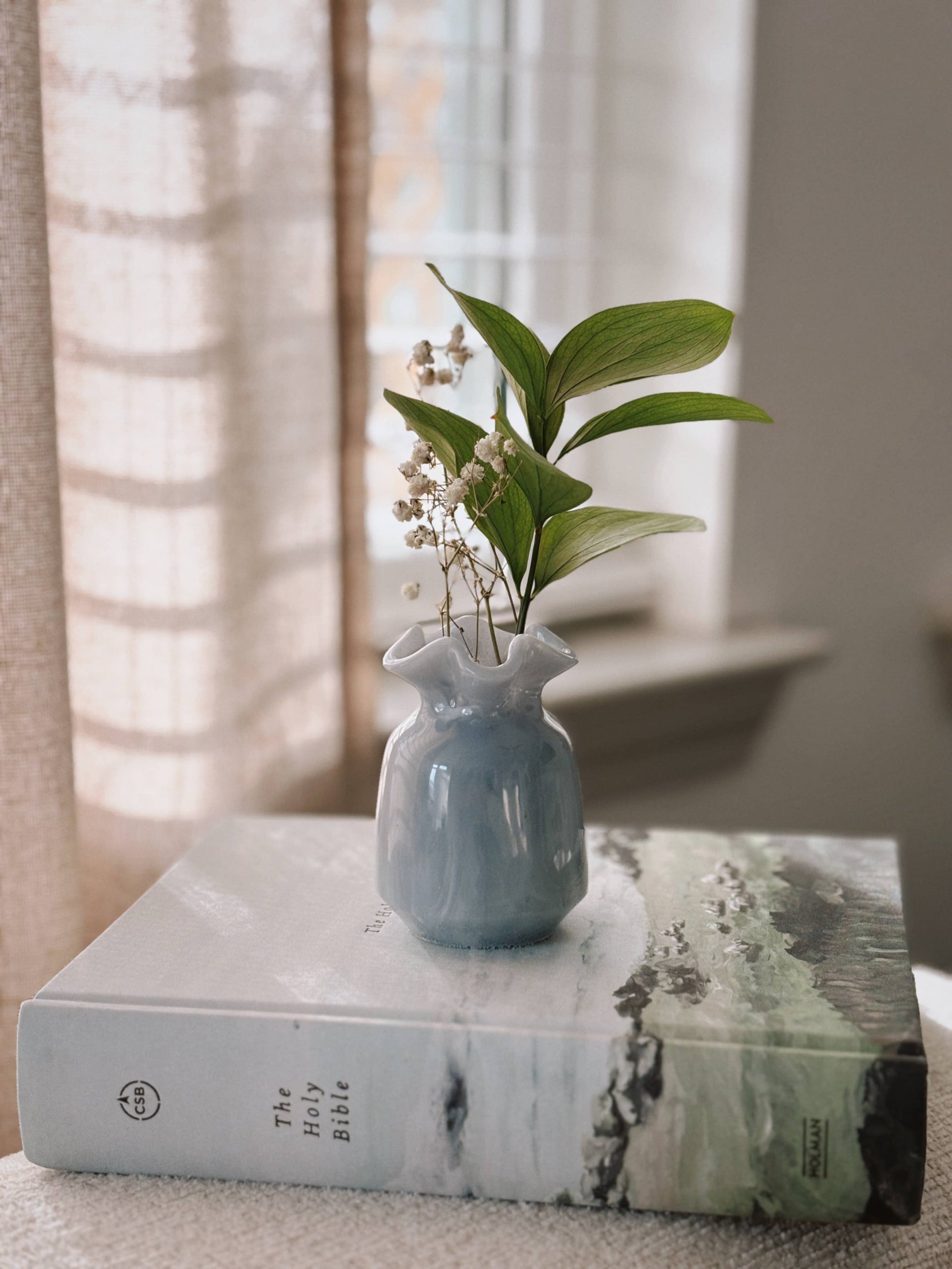 The Zara Handmade Resin Stem Vase